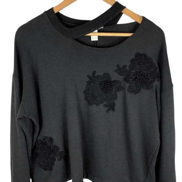 Forever 21 Women’s Floral Embroidered Patch Distressed Crewneck Crop Sweatshirt - Picture 8 of 15